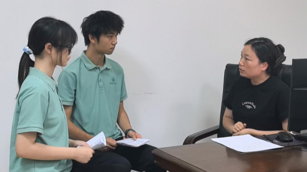 图 2 团队采访曾召琼老师_副本.png