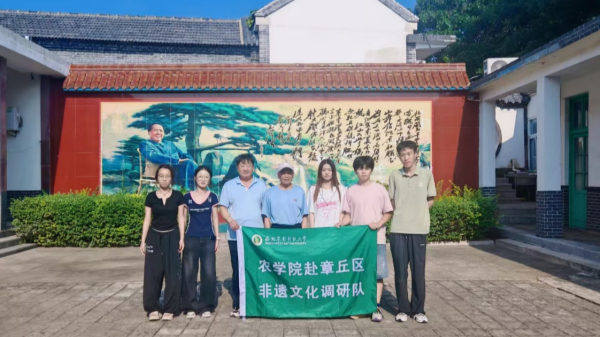 图 1 实践队民俗调研集体合影_副本.png