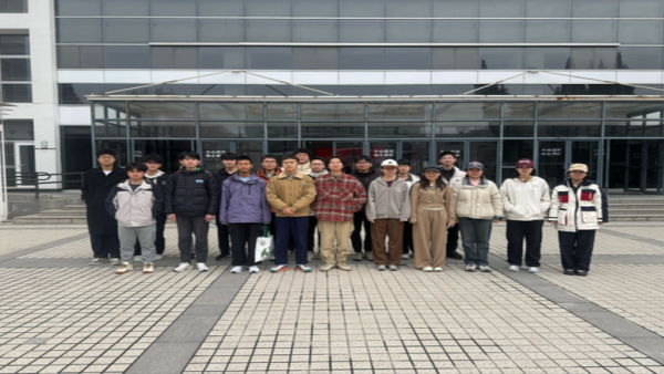 图为“整理方寸车影，躬行校园温情——生物育种2501班班级实践活动”班级合_副本.png